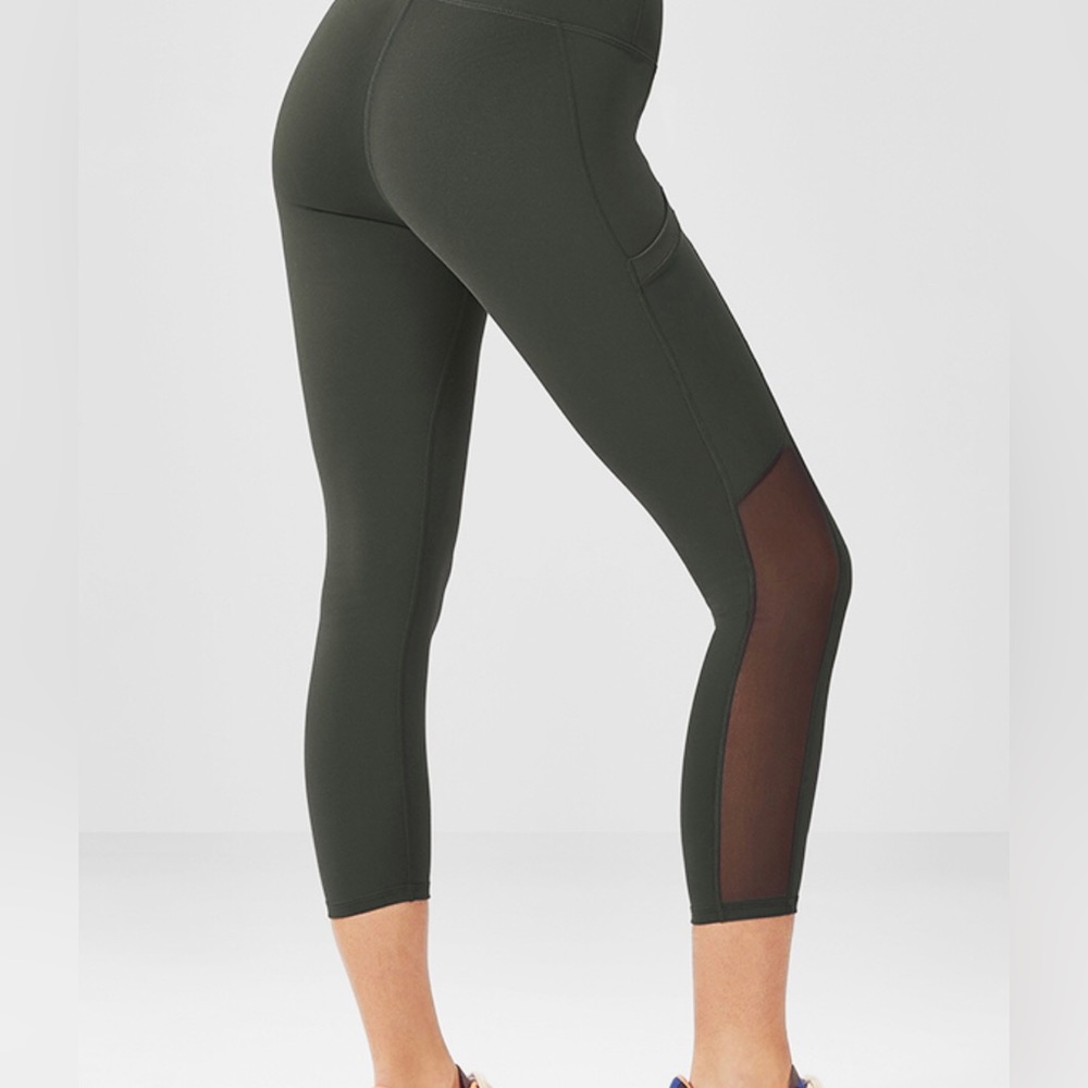 EUC Fabletics Mila On-The-Go PowerHold® High-Waisted Pocket Capri Everglade (L)